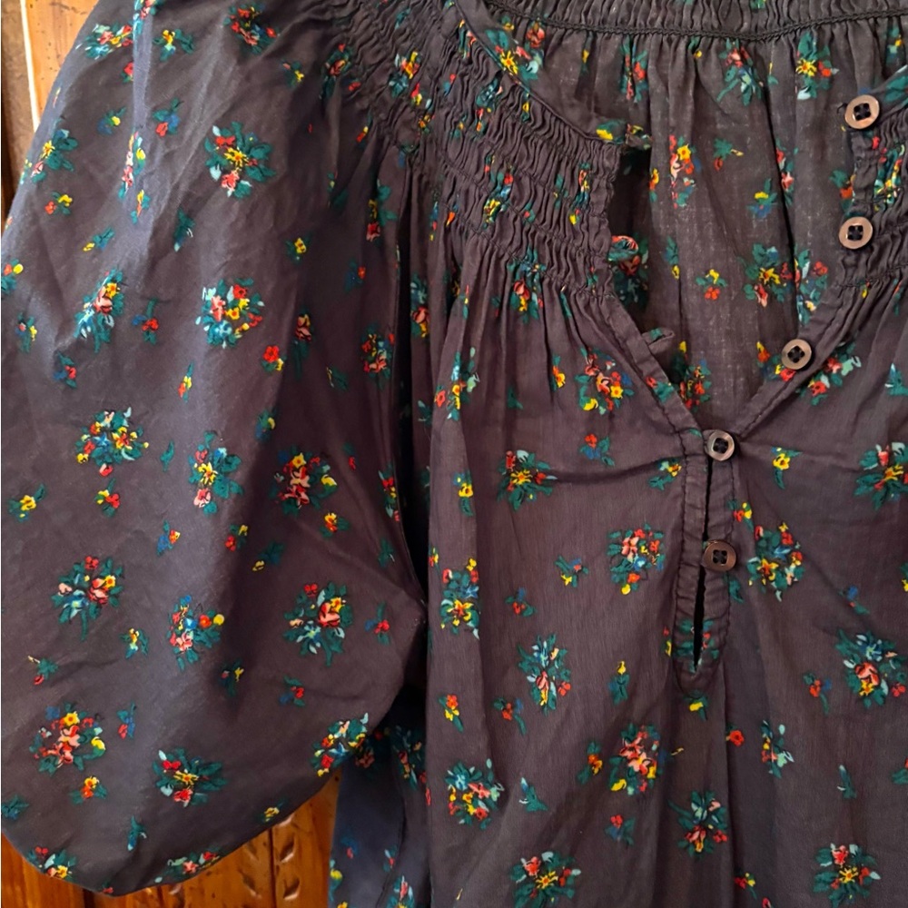 THE GREAT Sleep. The Smocked Top in Navy Posy Floral. Size 1 - Picture 3 of 5
